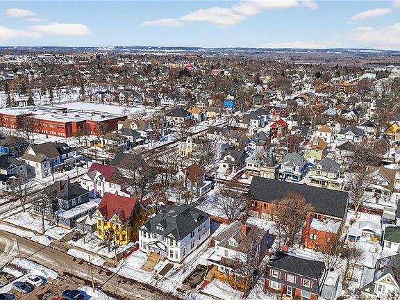 4th image of 47 Dufferin St #45