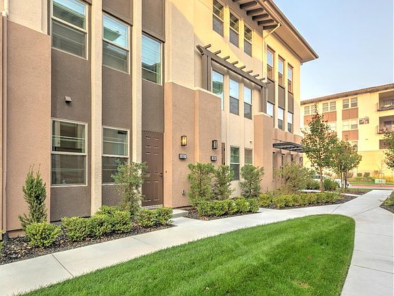 2nd image of 982 Cassia Pl