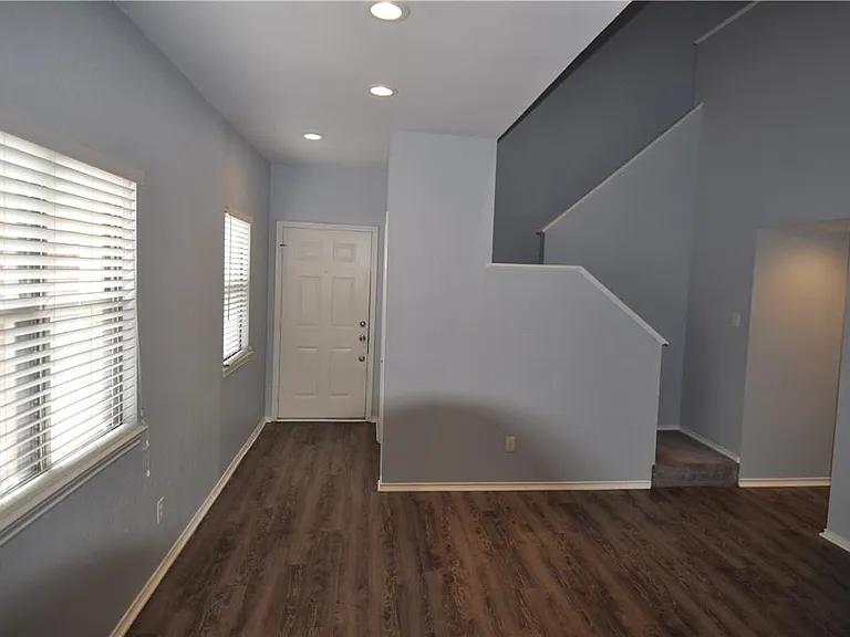 706 W 22nd St #305 — Photo 4