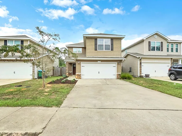 220 Wainwright Dr — Photo 5