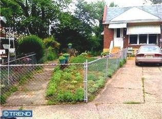 1097 Lake Shore Dr, Camden, NJ 08108
