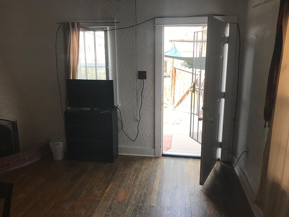 1st image of 214 Mesa St SE