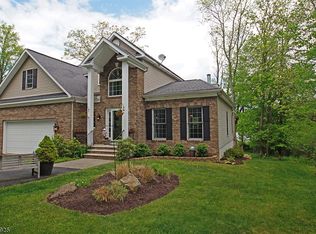 135 Seneca Lake Rd, Sparta, NJ 07871