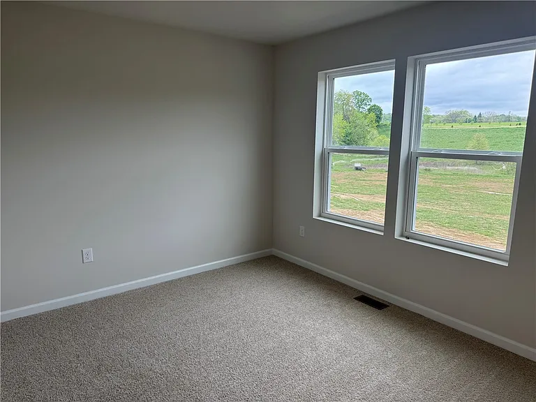 315 Alliance Dr — Photo 35