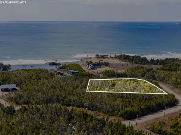 87 Wiskubok Cres, Halifax, NS B0J 1Y0