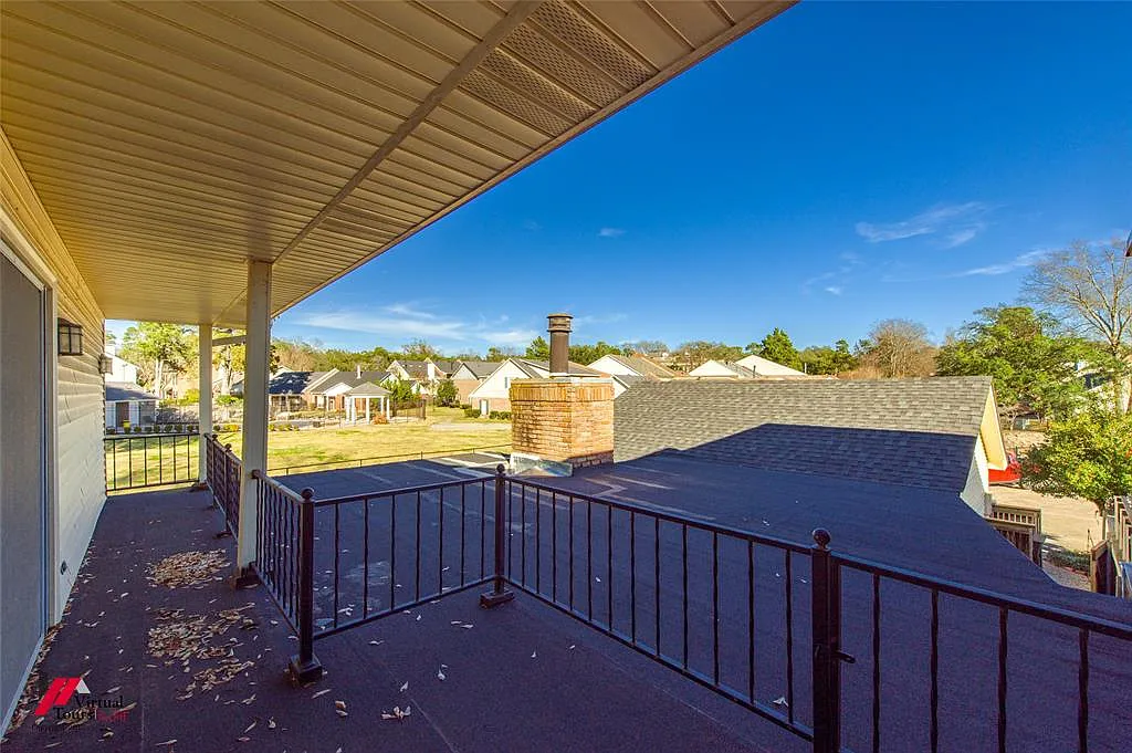 4 bed, 2.5 bath, 3282 sqft, $2,200 — Photo 4