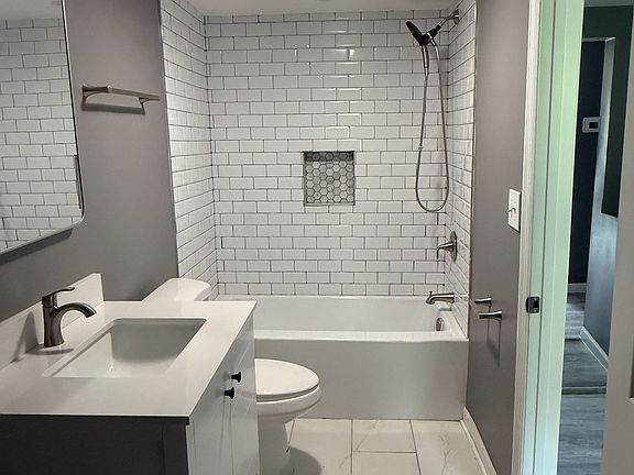 5th image of 301 E Churchwell Ave