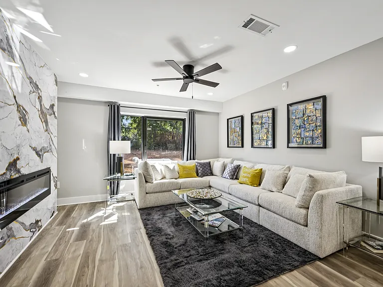 The Tucker Luxury Apartments — Photo 10