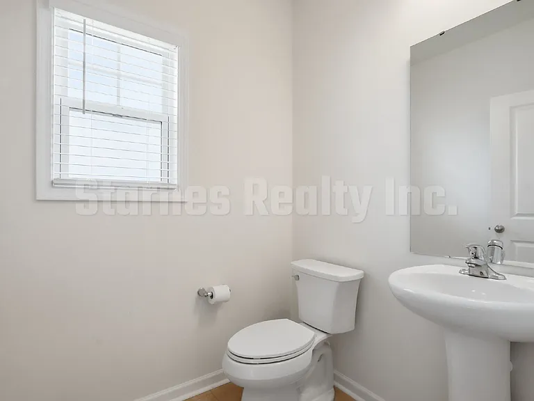 808 Pullman Loop — Photo 13