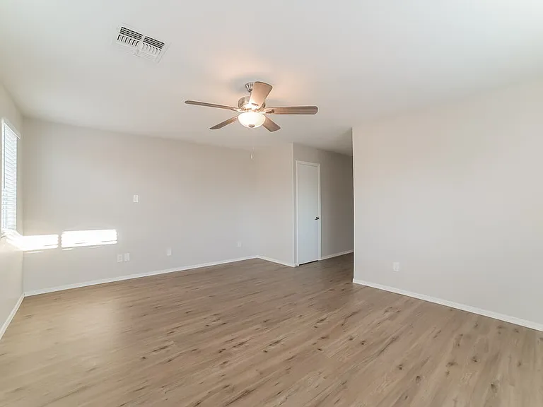 5157 W Warner St — Photo 8