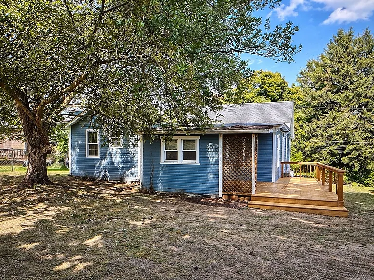 1100 Lowell St — Photo 3