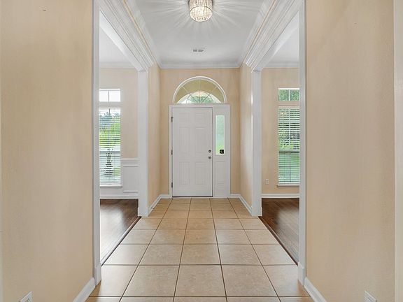 3rd image of 713 Eagle View Cir
