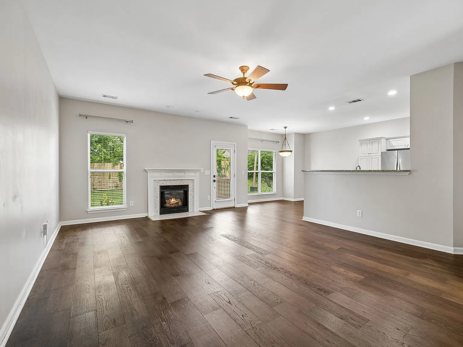 3 bed, 2.5 bath, 1842 sqft, $3,300 — Photo 4