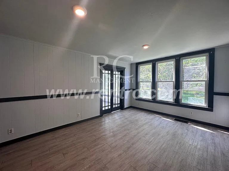 33 Bismark St — Photo 11