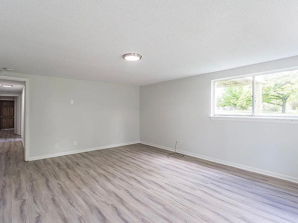 1st image of 4655 Sable Dr #101