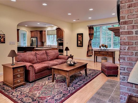 5th image of 105 Woodmont Pl
