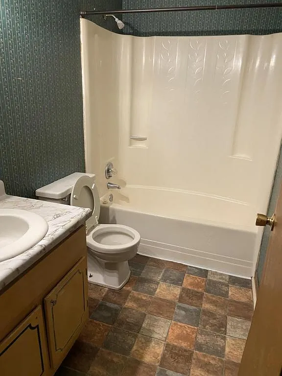 1900 Walters Dr — Photo 2