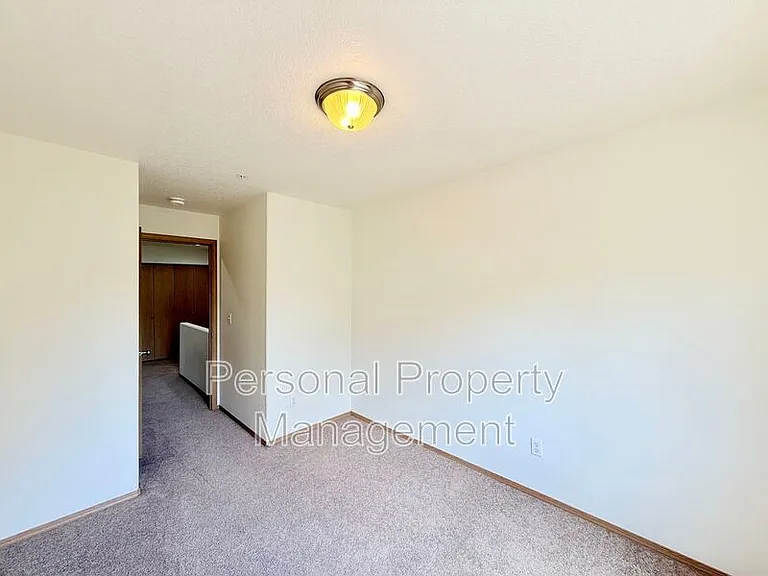 855 NW Ivy St — Photo 16