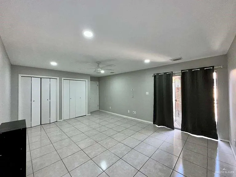 900 E Dallas Ave #17 — Photo 19