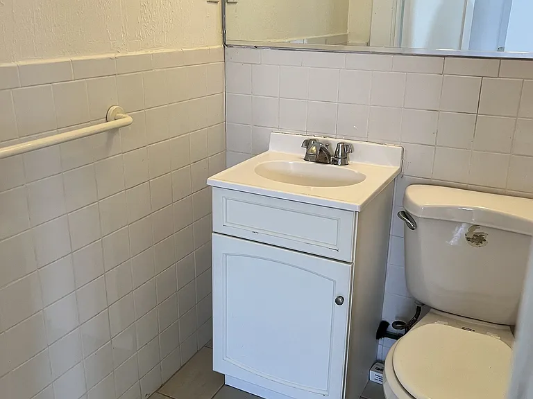 8 Barrows St #5 — Photo 15