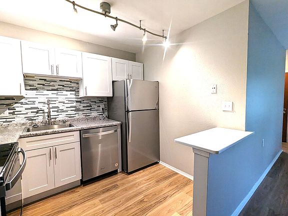 2nd image of 9049 N Park Plaza Ct
