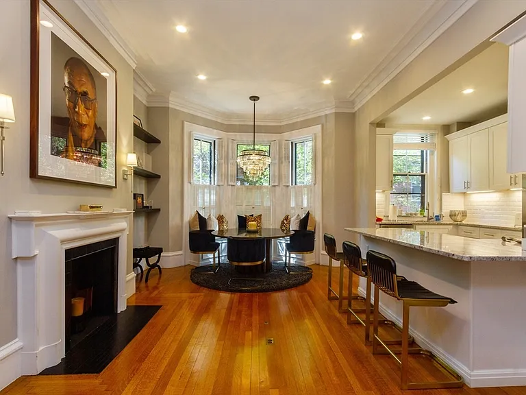 27 Hereford St — Photo 13