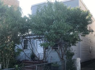911 W 144th St, East Chicago, IN 46312