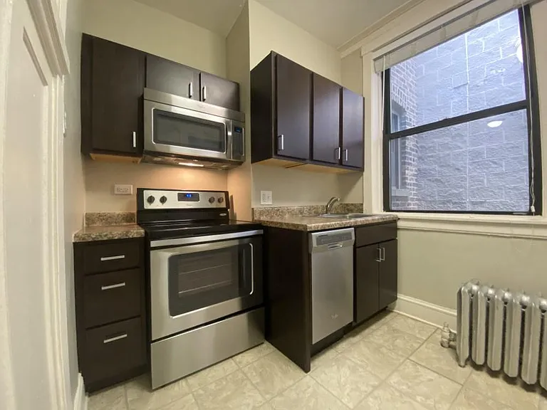 801 W Cornelia — Photo 39