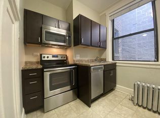 801 W Cornelia, Chicago, IL 60657