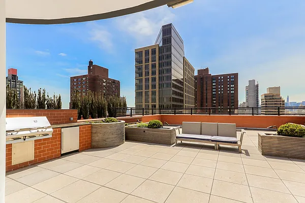 Sold by Compass | media 17