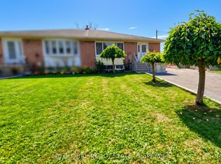 11 Stone Ct, Toronto, ON M9M 1N1