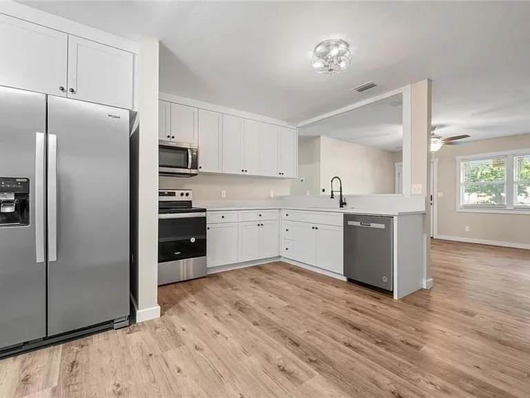 920 Johnston St — Photo 4