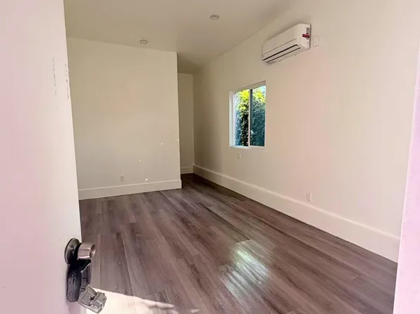 7413 Oak Park Ave, Van Nuys, CA 91406