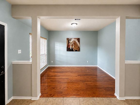 4th image of 903 Northgate Springs Dr