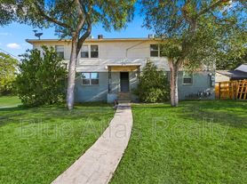 2215 Riverview Dr