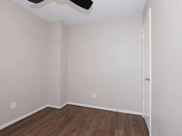 15422 Ferness Ln — Photo 20