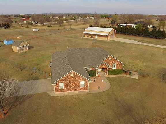 2nd image of 887 Oaklawn Dr