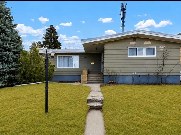 261 9th St SW, Medicine Hat, AB T1A 4N8