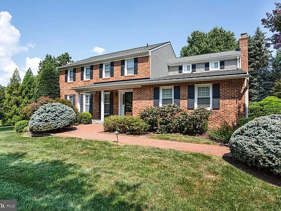 3rd image of 10904 Equestrian Ct