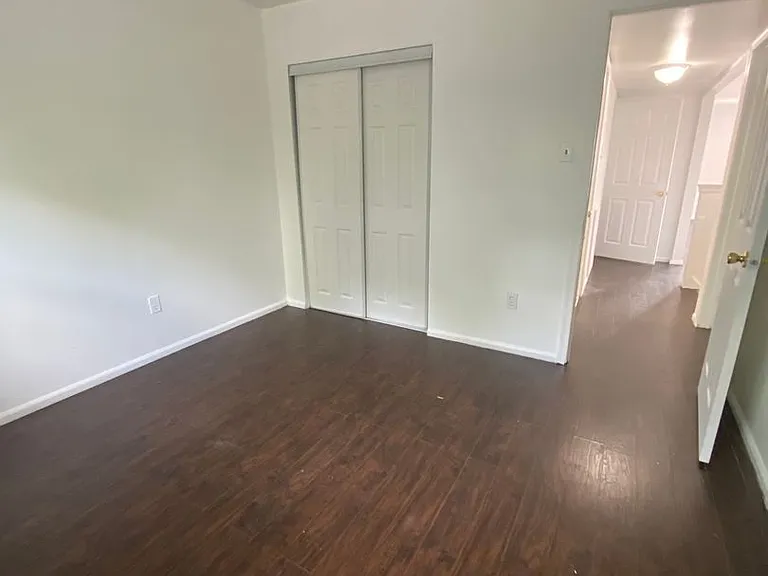 303 Corinthian Avenue — Photo 9