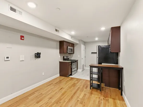 381 Communipaw Avenue image 8 of 23