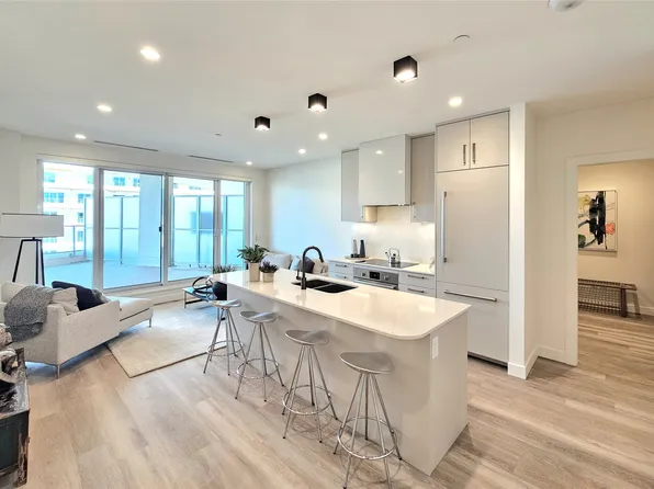 3340 Lakeshore Rd #802, Kelowna, BC V1W 0H6