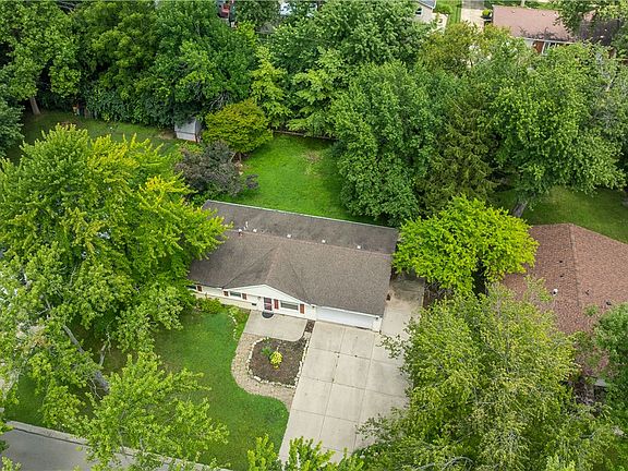 5th image of 205 Weller Ave