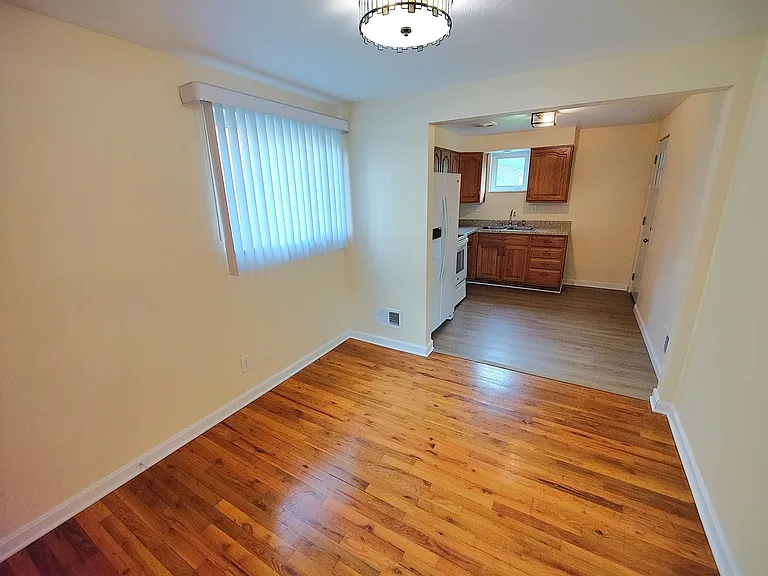 5079 Earlsdale Rd — Photo 6