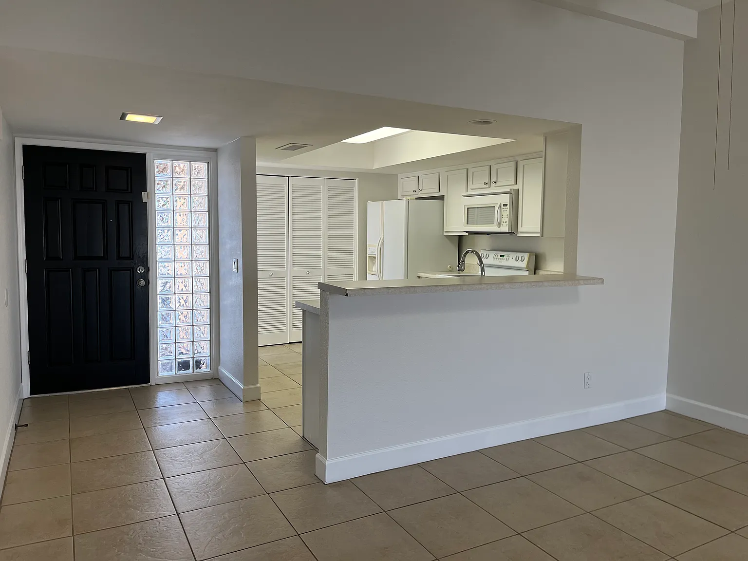 1238 E Avenida Hermosa — Photo 3