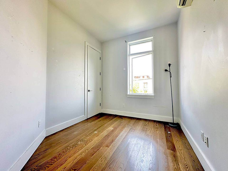 2nd image of 997 Jefferson Ave #3