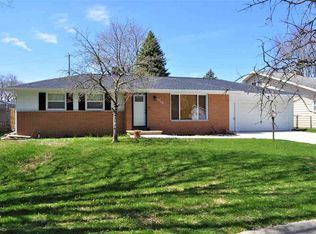 1110 S Beaver Dam Dr, Green Bay, WI 54304