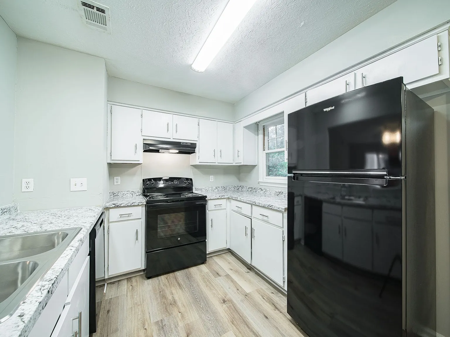 786 Dogwood Dr — Photo 1