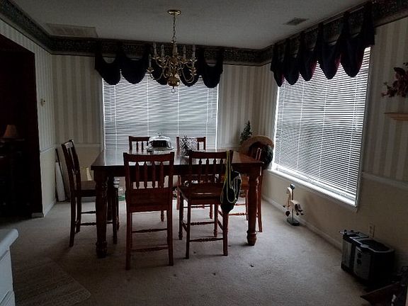 4th image of 202 Lakeview Dr