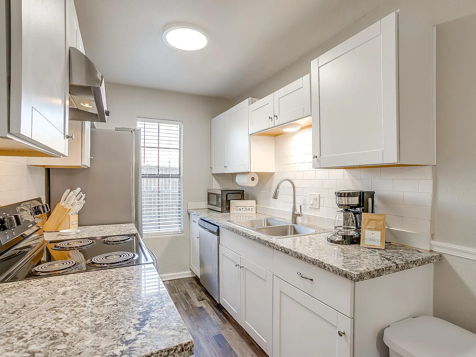 2 bed, 850 sqft, $1,400 — Photo 2